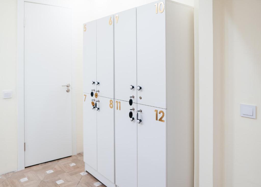Кровать в общем номере (мужской номер) в Sunny hostel