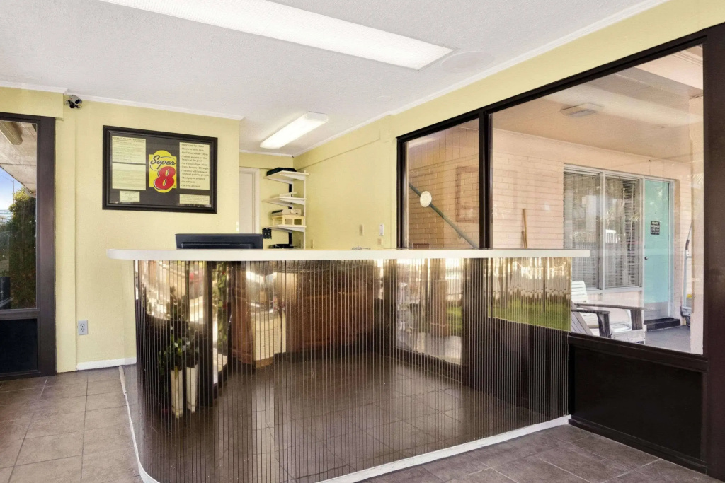 Royal Palace Inn & Suites