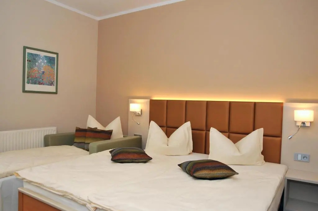 Standard Triple room