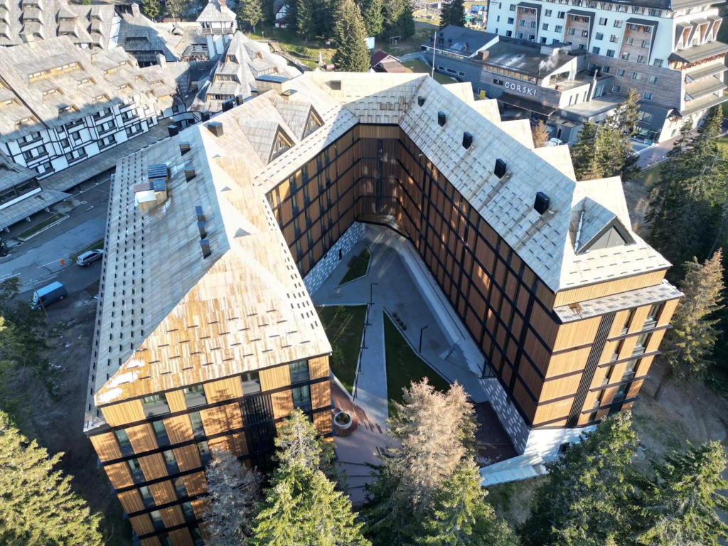 Woodside Residence 325