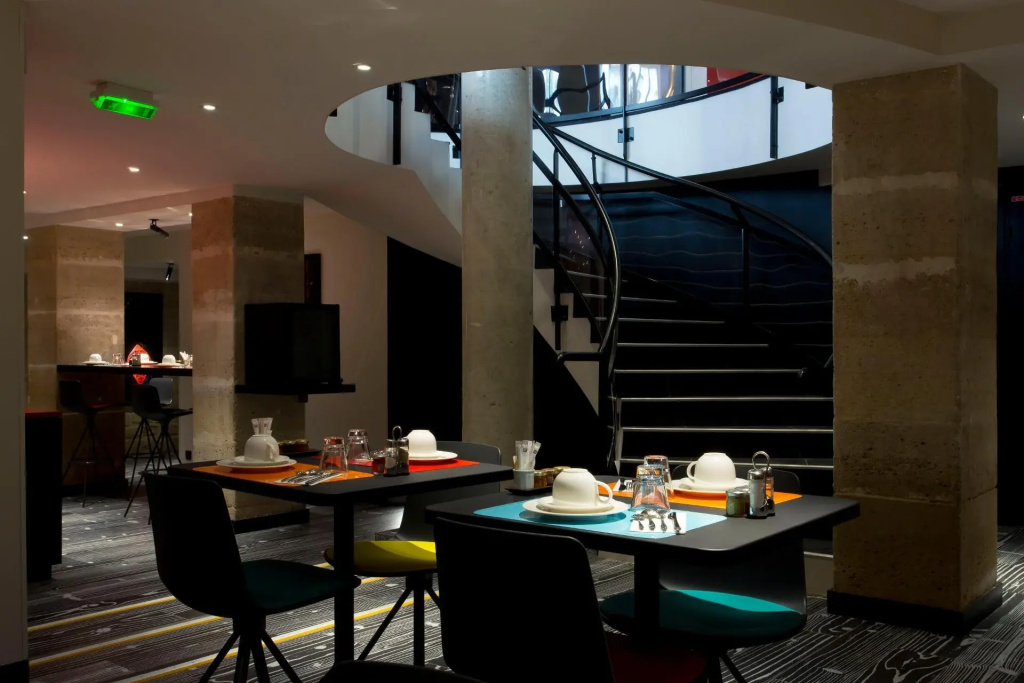 Hotel Atmospheres 32