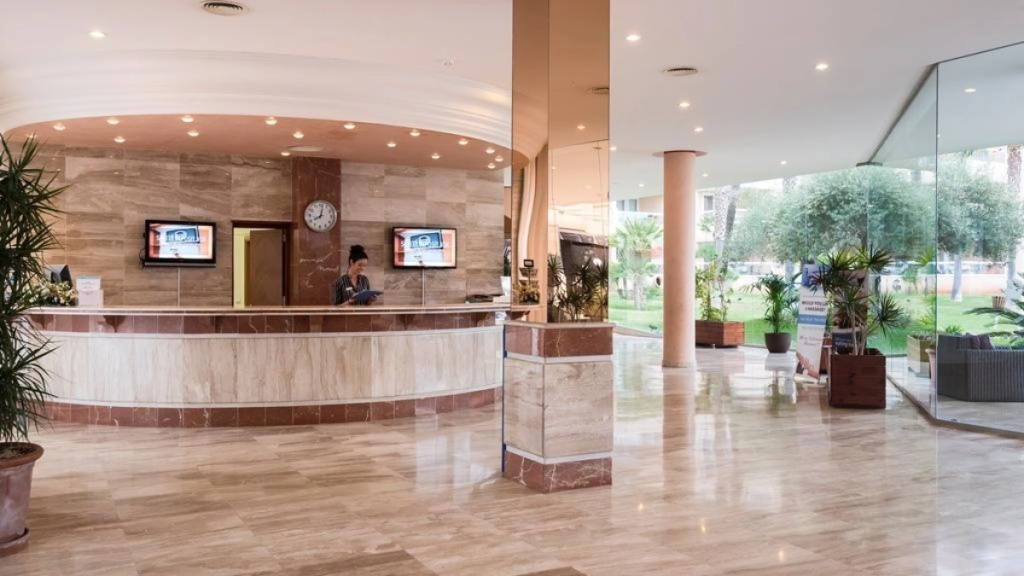 Lobby & Reception