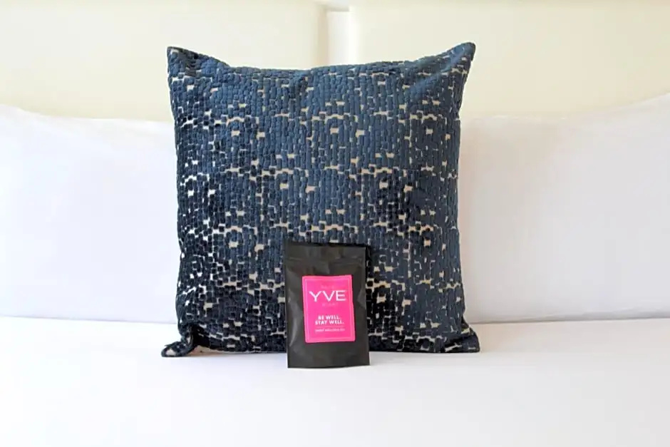 Trendy room with bay view