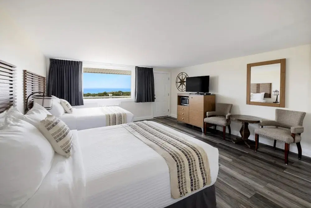Standard Quadruple room with balcony and with water view