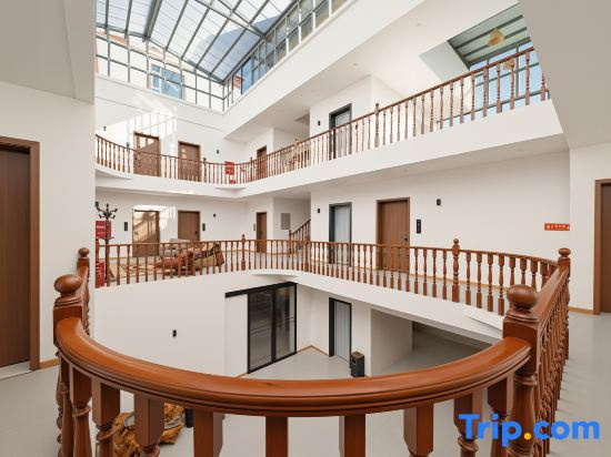 Luyixue · Light Luxury Art Audio-Visual Hotel