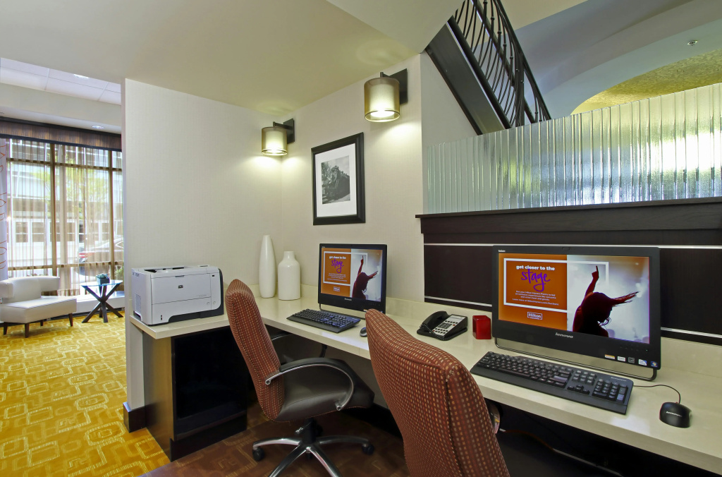 Hampton Inn & Suites Columbus-Downtown - 4