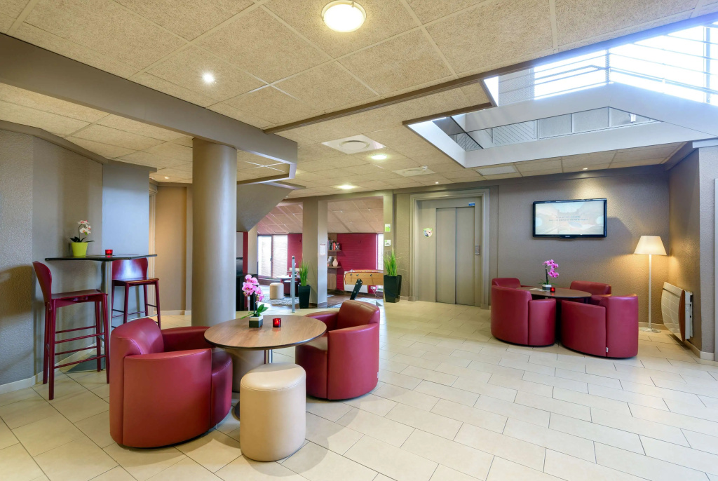 Lobby & Reception
