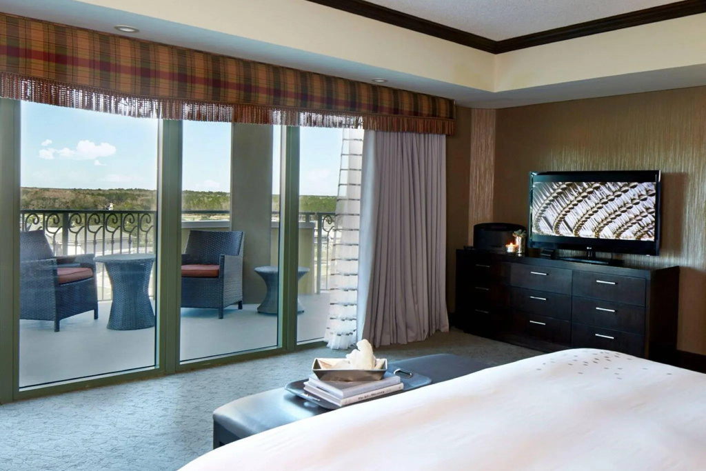 1 Bedroom Presidential Double Suite with view (full double bed)