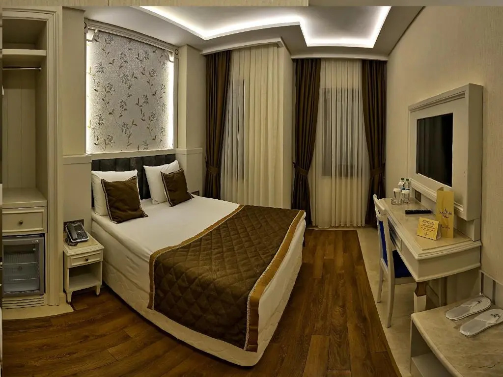 Deluxe Double room (full double bed)