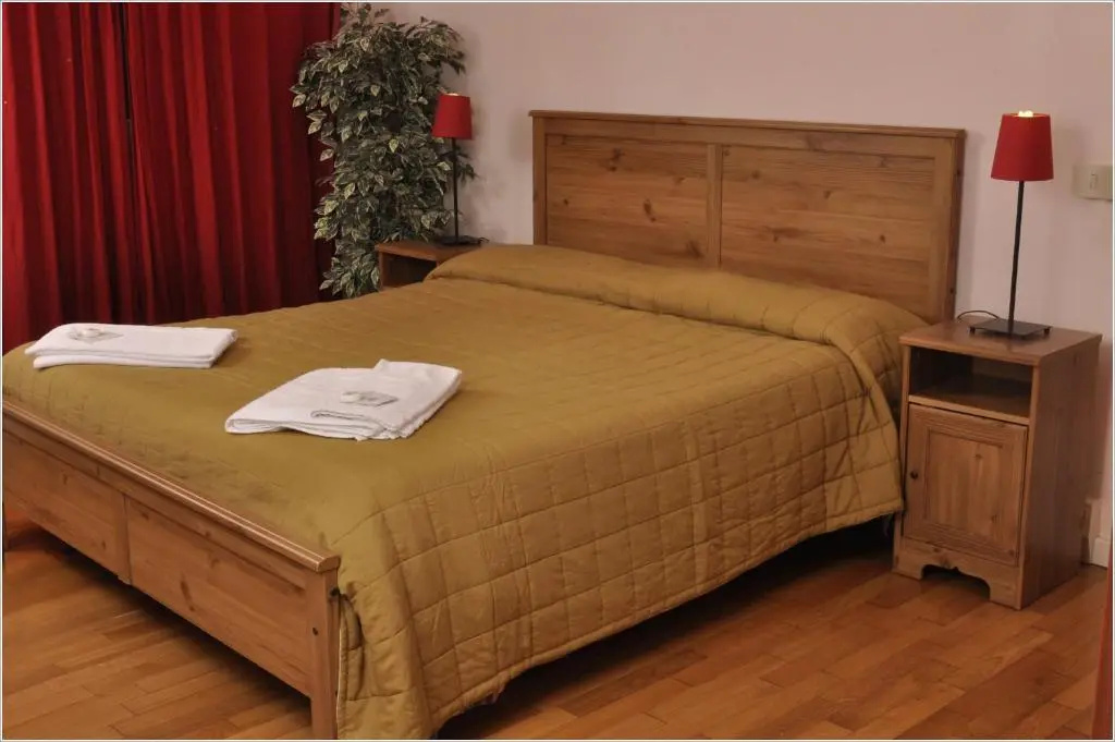 Double room (full double bed)