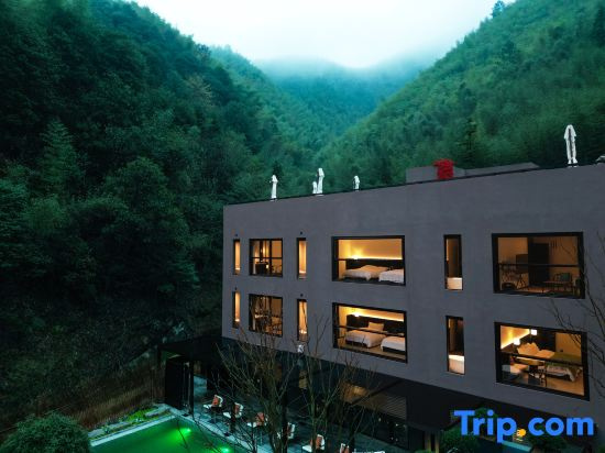 LUNE ROAM Hiking & Rustic Luxury Hotel (Floating Valley Branch)