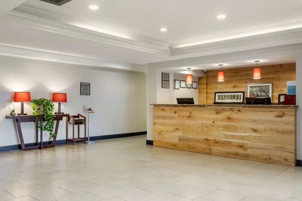 Lobby & Reception