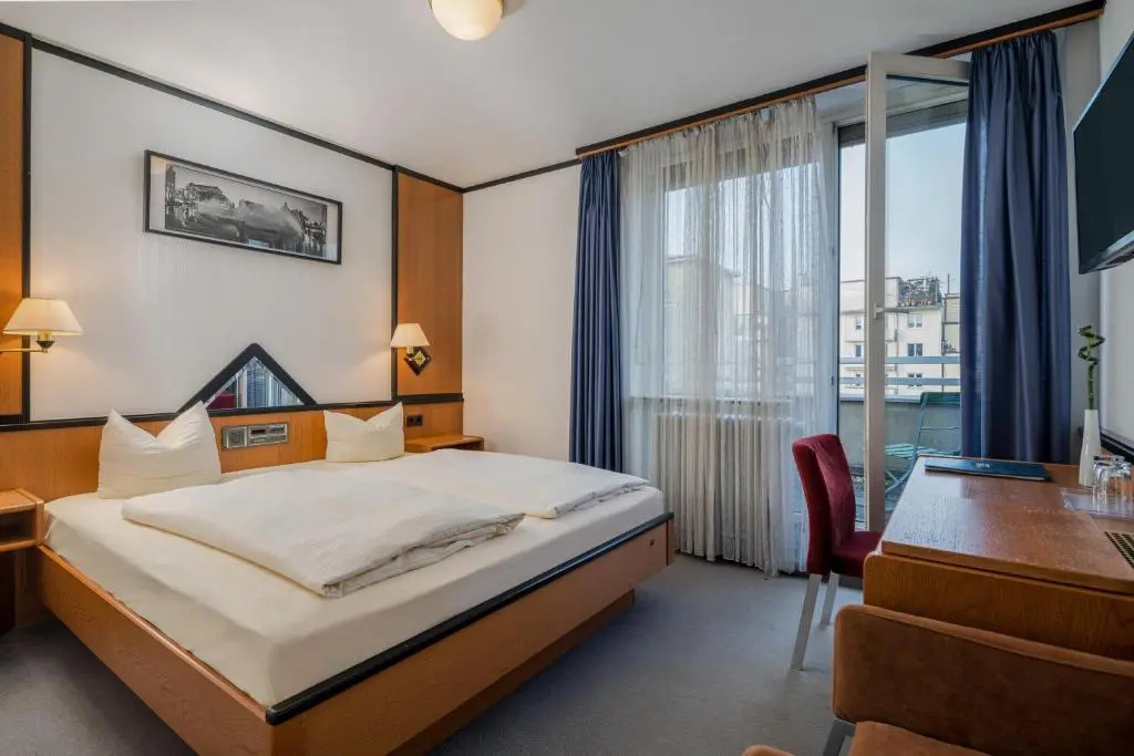 Standard Double room (full double bed)