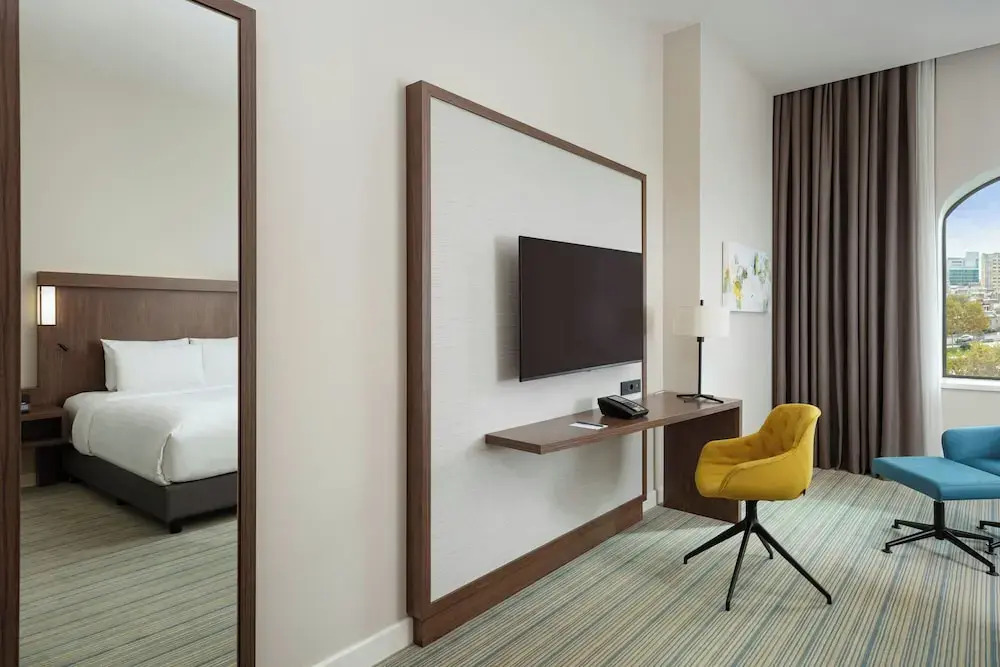 Двухместный номер Superior с видом на сад двуспальная кровать в Отель Courtyard by Marriott Baku