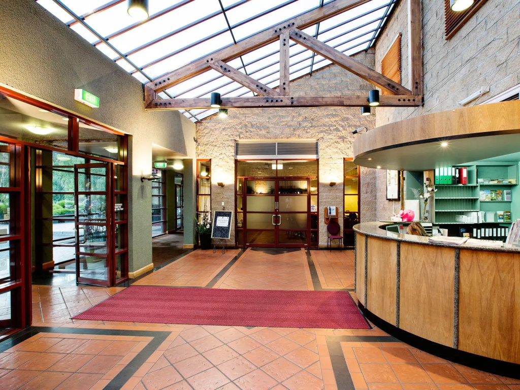 Lobby & Reception