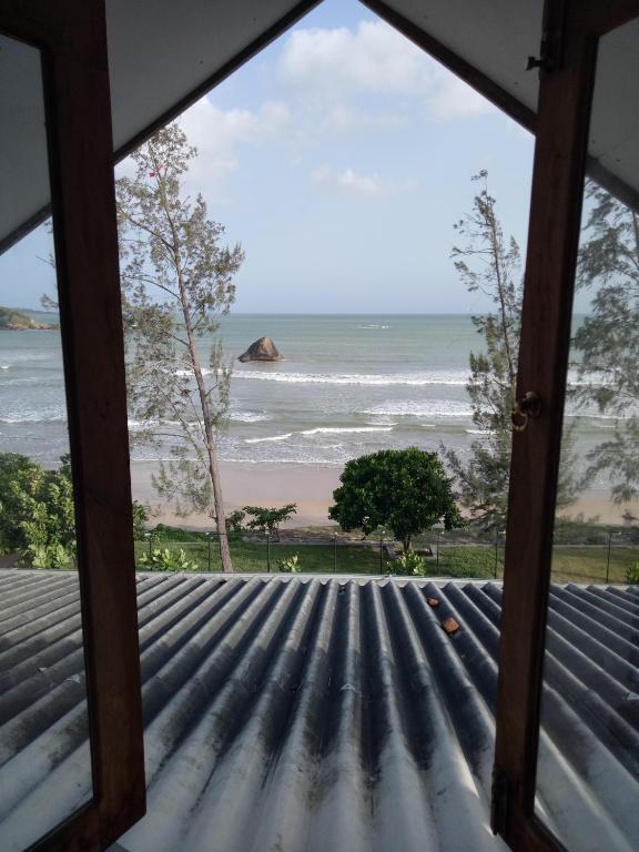 Happy Bay Guest House And Restaurant