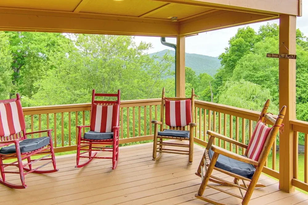 Burnsville Cabin: Wraparound Deck + Mountain View! - фото 7
