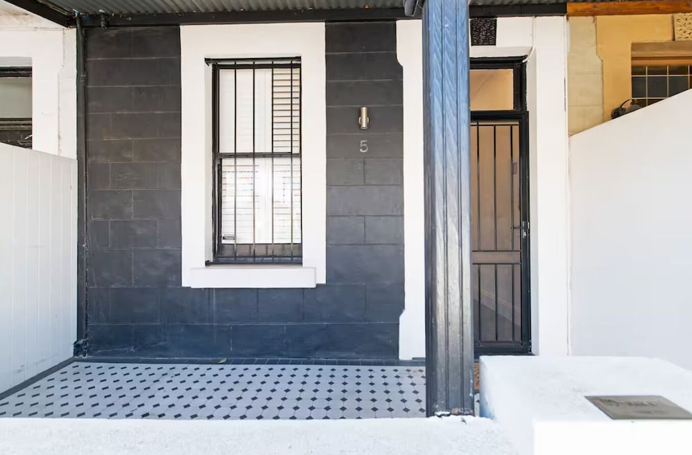 Lovely & Spacious 2-BR home in Norwood