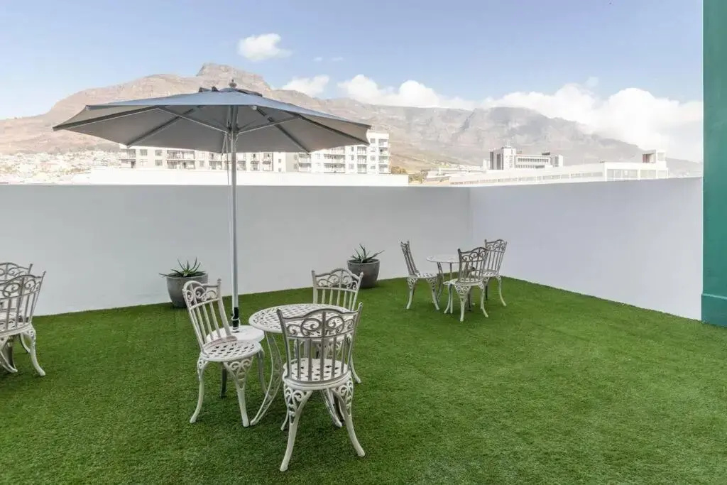 Contemporary arty Studio Balcony Mountain views