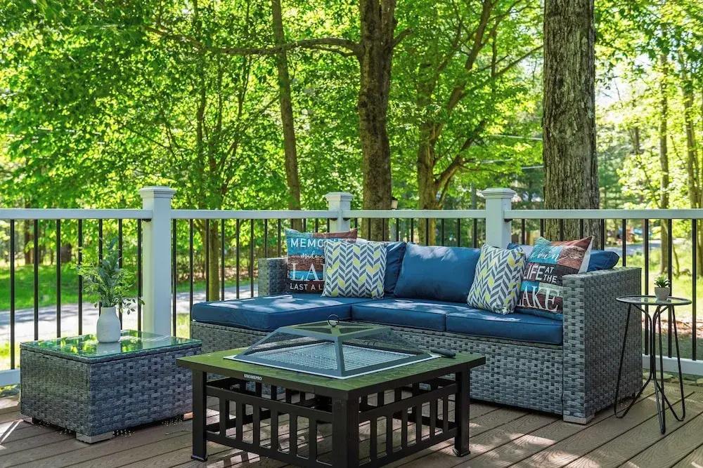 Walk to the Lake Firepit and Sunroom Tomhickon