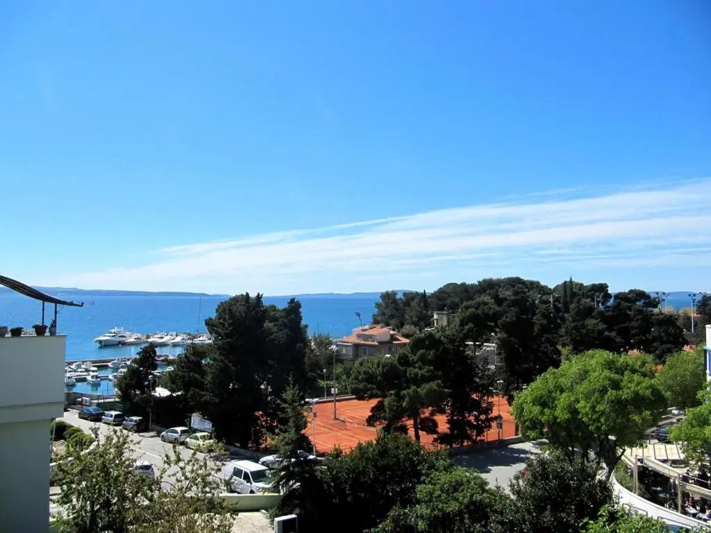 2 Bedrooms Apartment with sea view