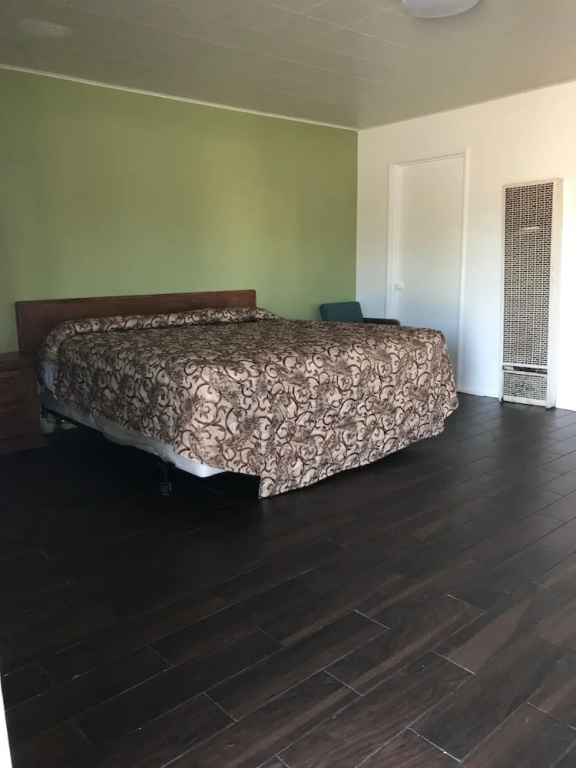 Economy room