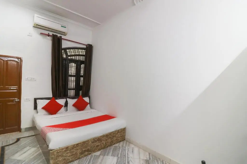 Xpress Stays by OYO Rooms