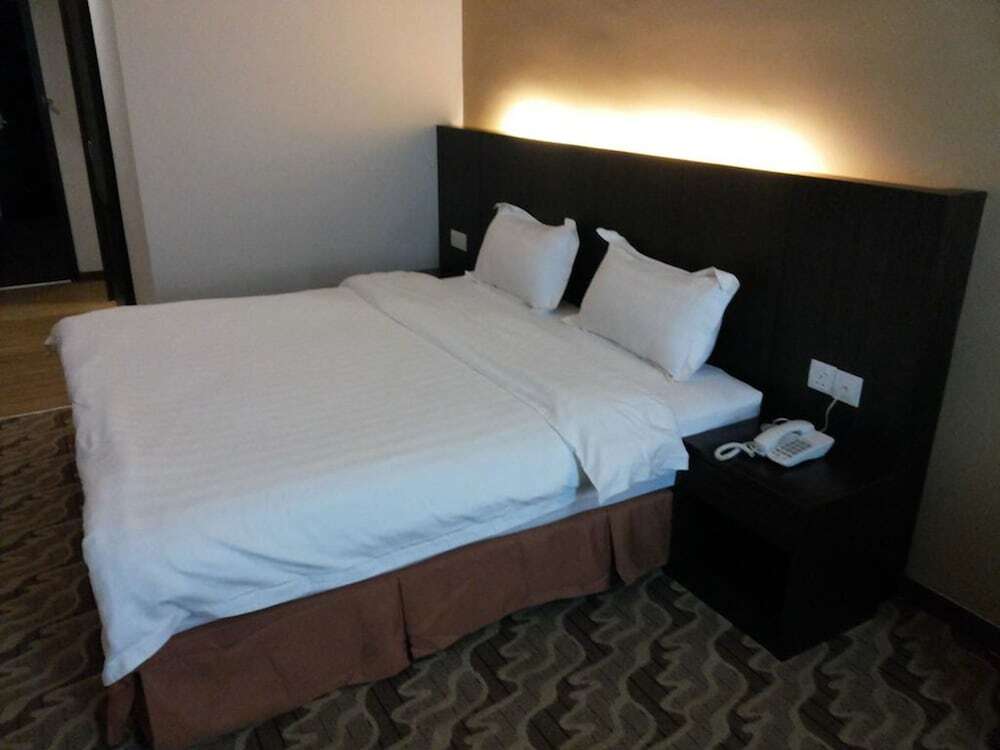 Eminent Hotel