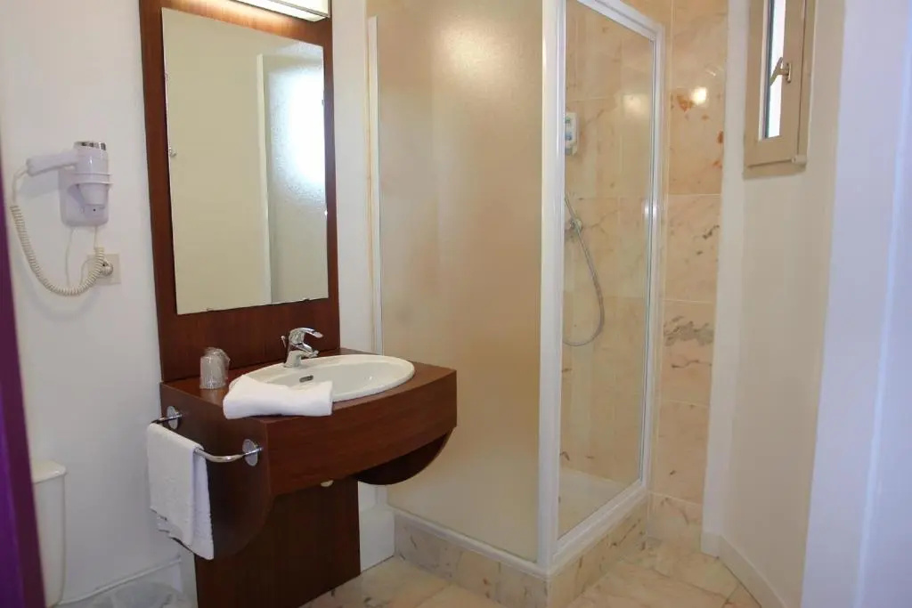 Brit Hotel Angers Parc Expo - L'Acropole - Chambres