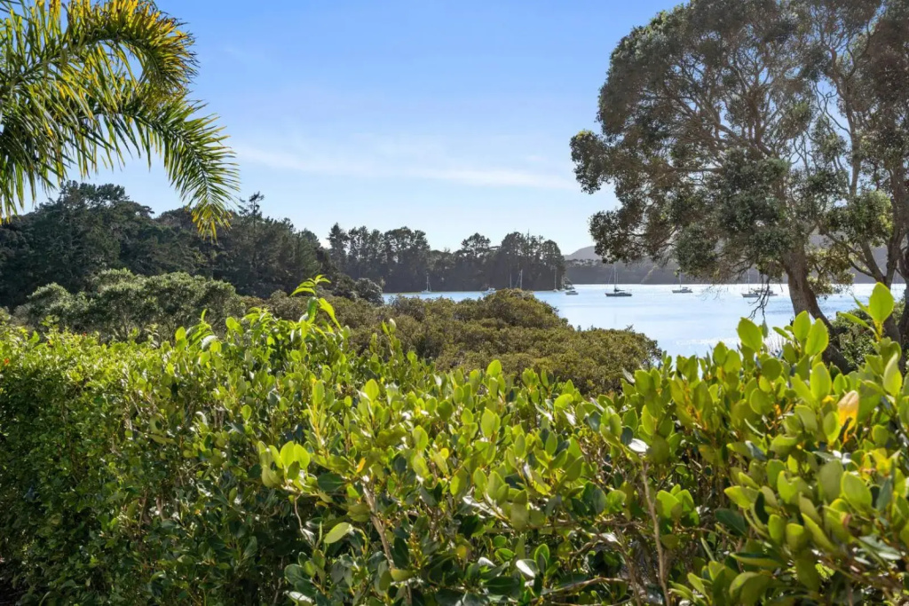 Ota Point Paradise - Whangaroa Holiday Home