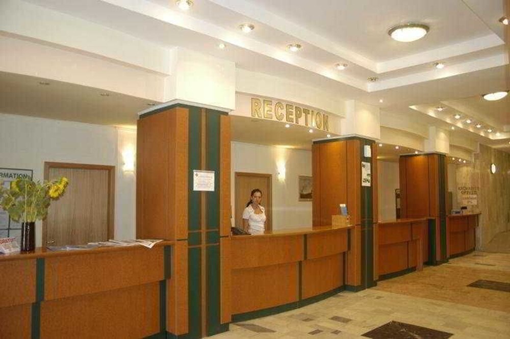 Lobby & Reception