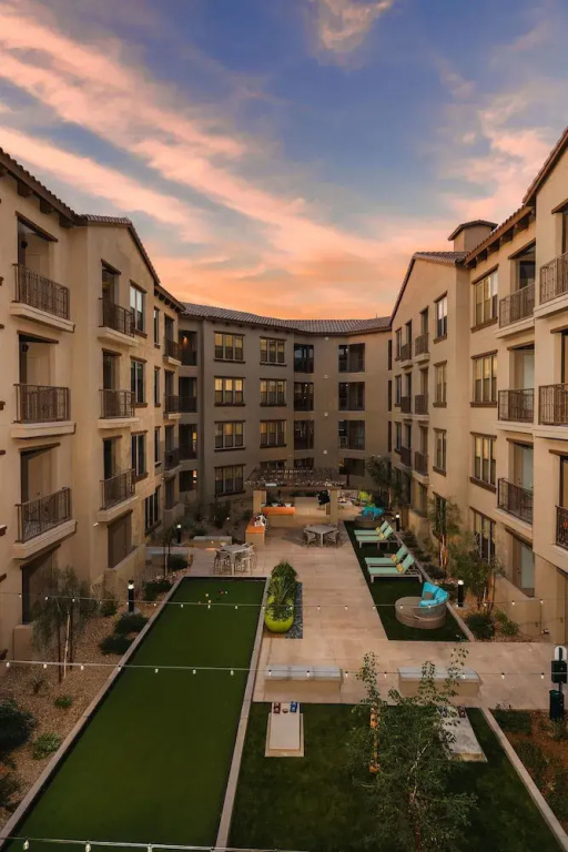 Rooftop Pool-Walk 2 shops-Dining-C4404