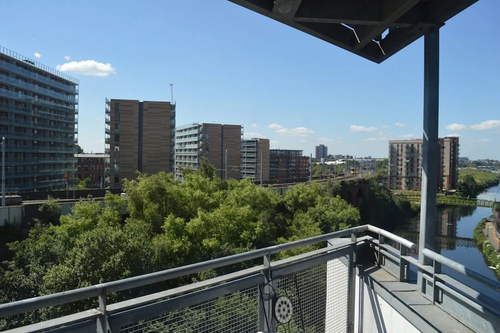 2 Bedroom Apartment With Balcony Overlooking River