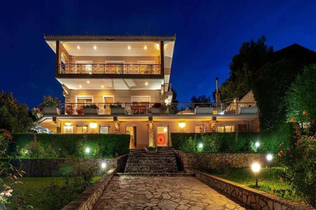 Villa Thea-1 hour and 50 minutes from Athens International Airport