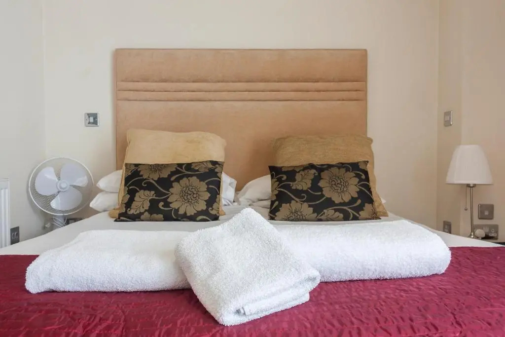 The Clarendon Royal Hotel - Chambres