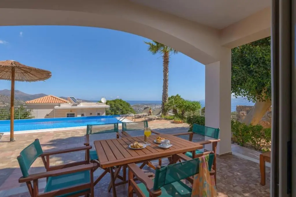 2 Bedroom Villa, Pool, Sea Views, Agios Nikolaos,