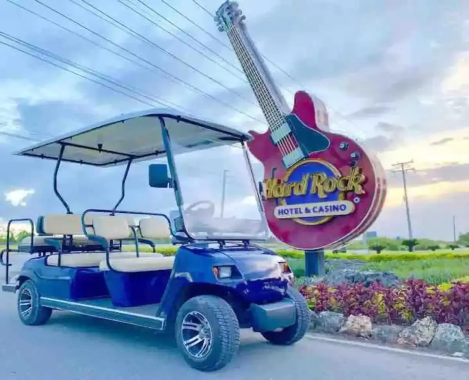 Beach, Golf, Casino & Infinity Pool condo in Hard Rock, Punta Cana Área, Cana Rock Star
