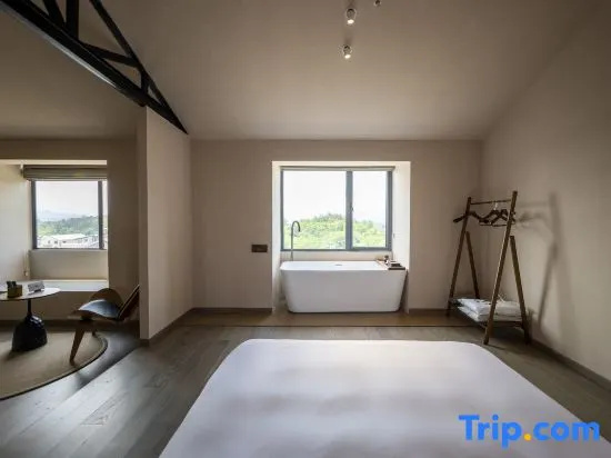 Deluxe Double room with sunset view (full double bed)