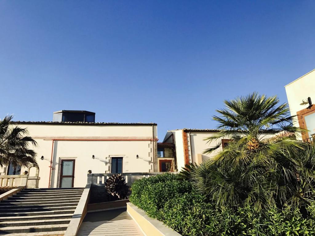 Domus Aurea Resort