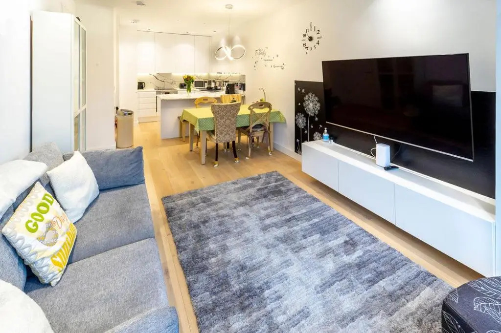Brand New Duplex In Ealing Common