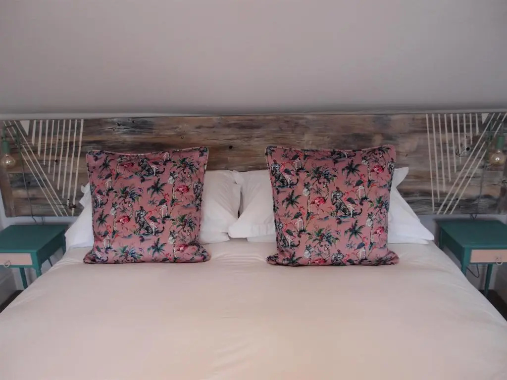 Deluxe Double room with garden view (full double bed)