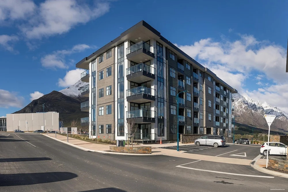 Executive 2 Bedroom Apartment Remarkables Park