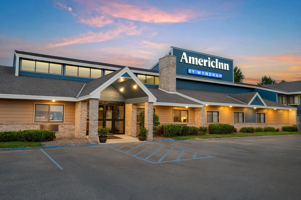AmericInn by Wyndham Fergus Falls - Conference Center