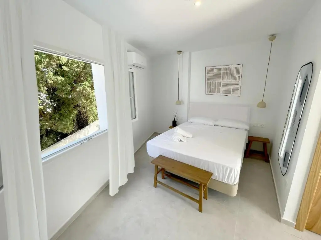 Standard Double room with pool view (full double bed)