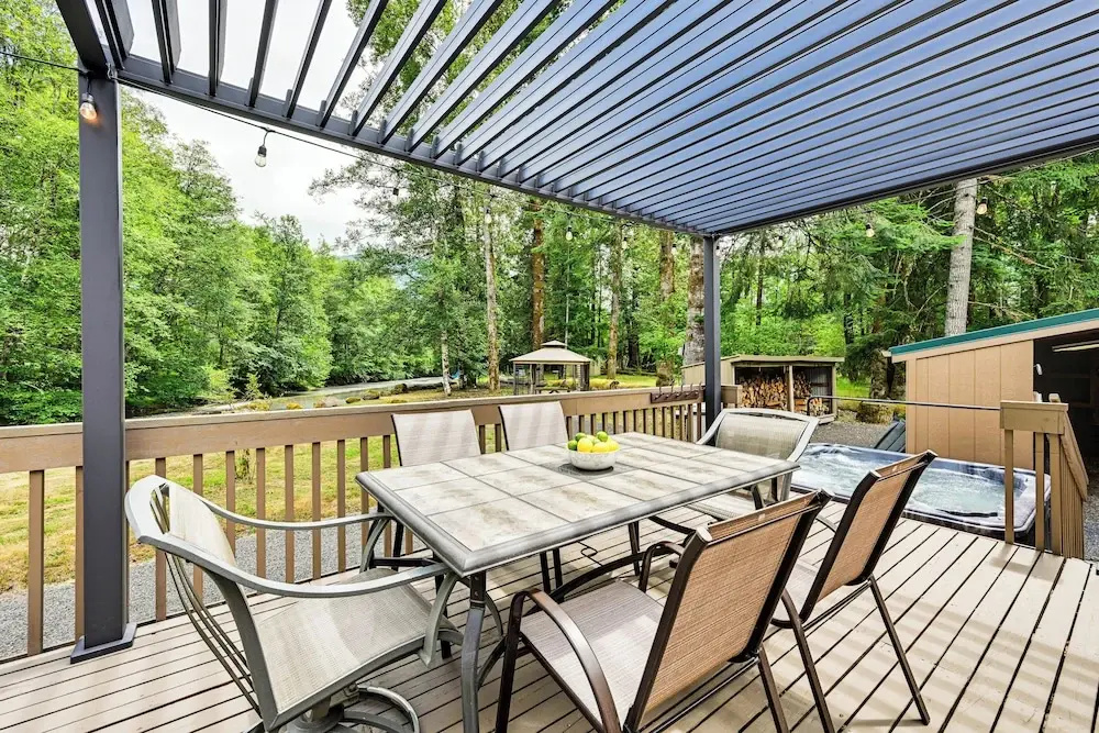 Gateway to Mt Rainier: Riverfront Haven w/ Hot Tub