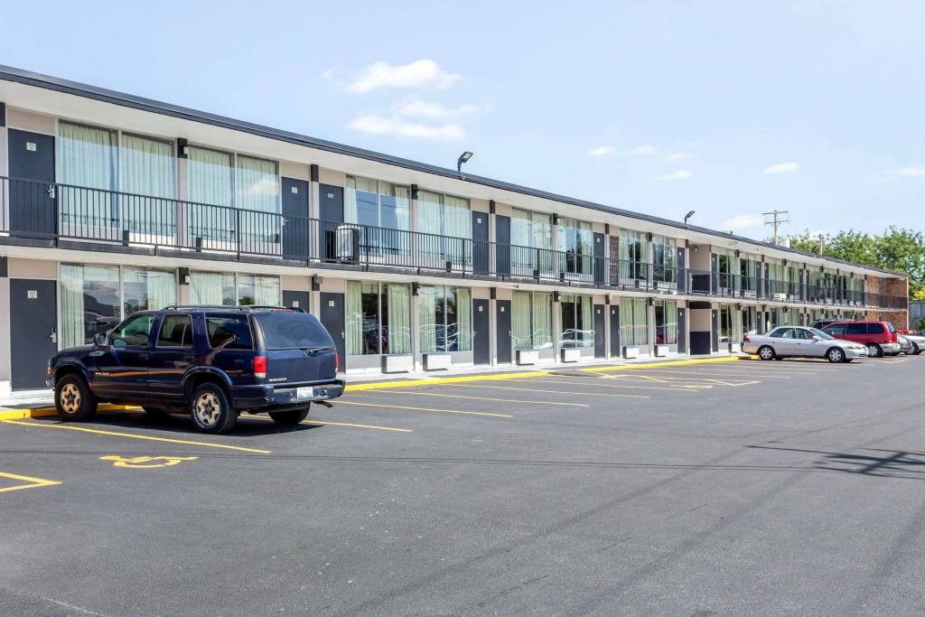 Econo Lodge Shorewood