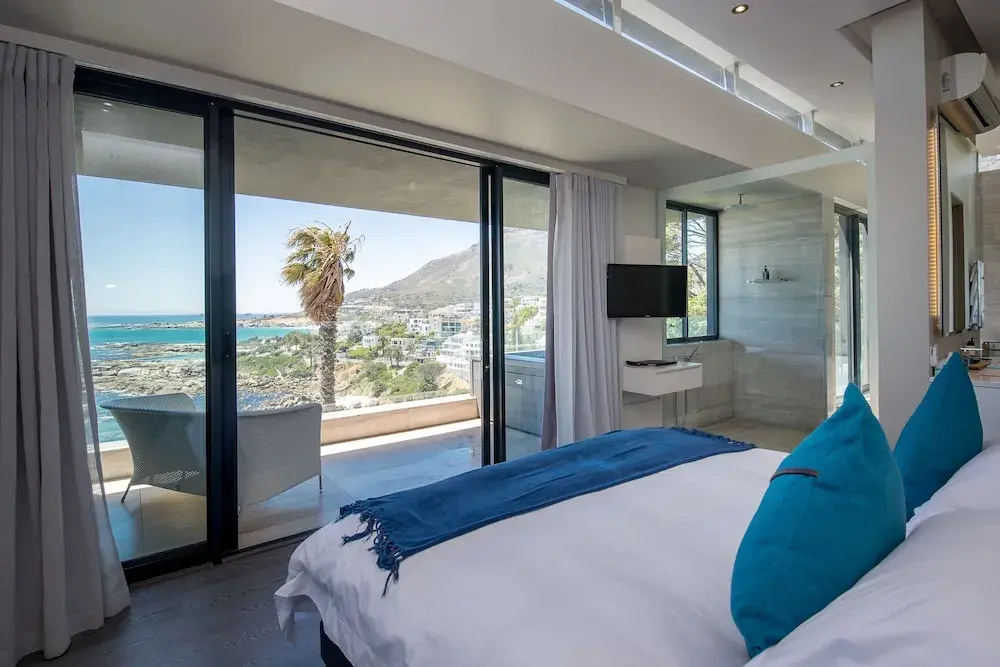 Executive Suite with balcony and with sea view