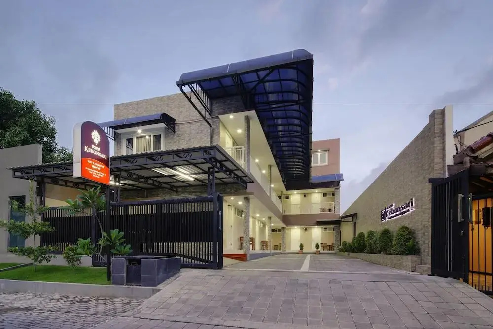 RedDoorz Syariah near Graha Pena