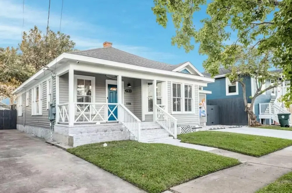 Shorty s Bungalow Dog-friendly w Private Hot Tub
