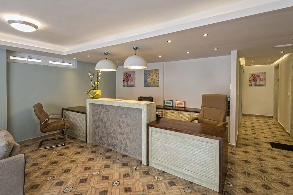 Lobby & Reception
